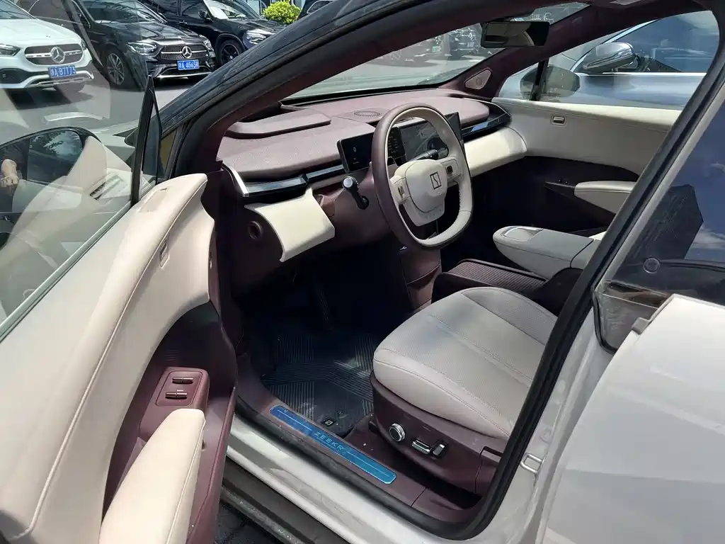 Zeekr X 2025 мест