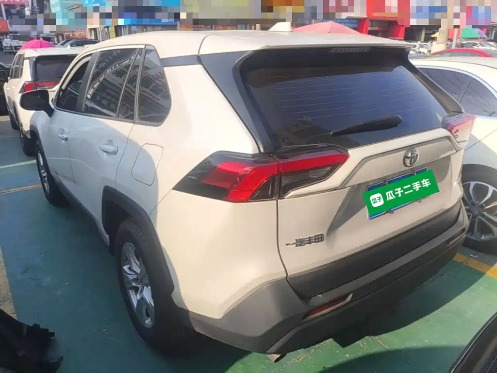 Toyota RAV4 — миниатюра 5