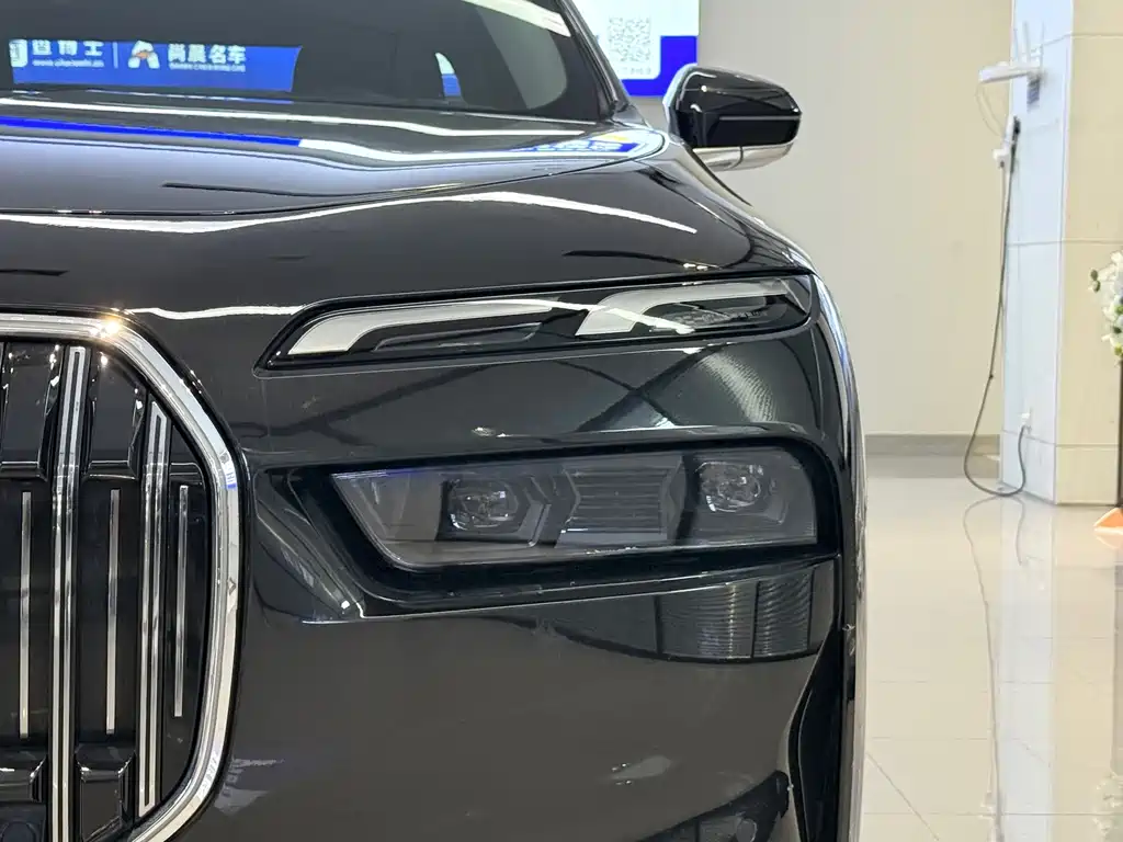 BMW 7 Series — миниатюра 4