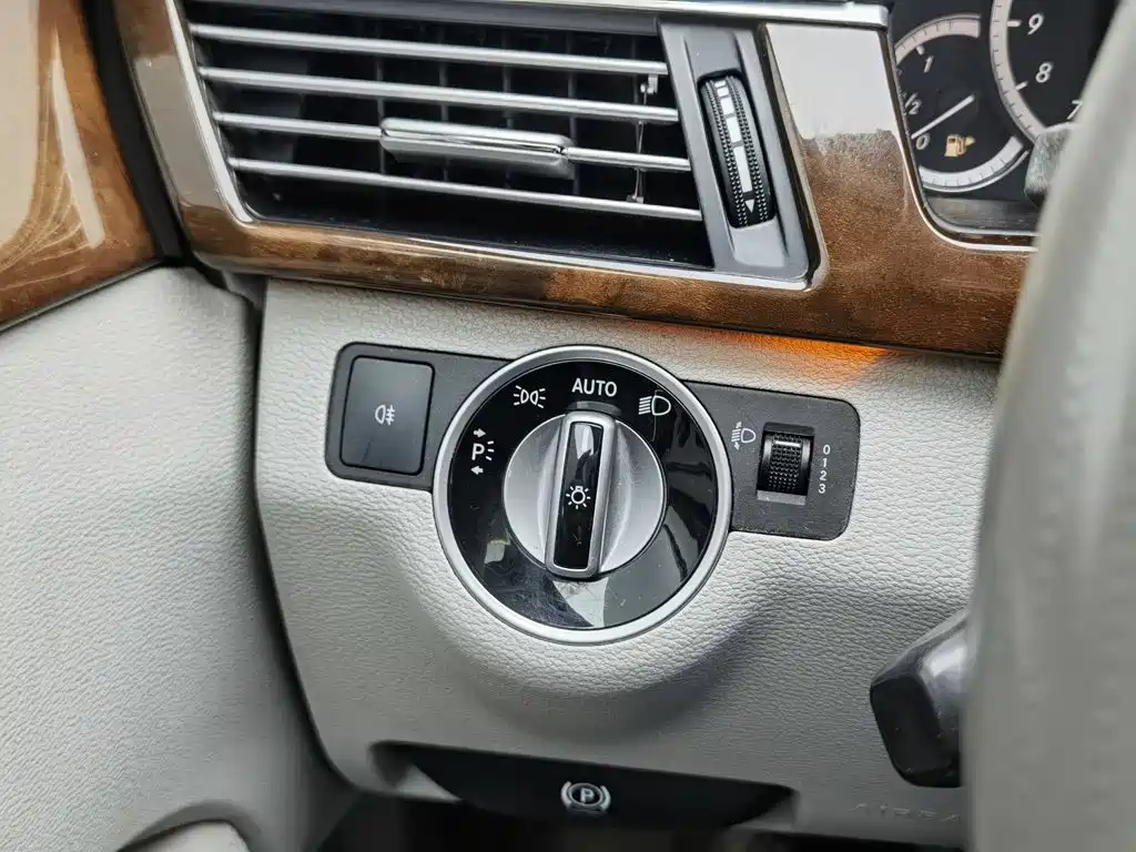 Mercedes-Benz E-Class — миниатюра 21