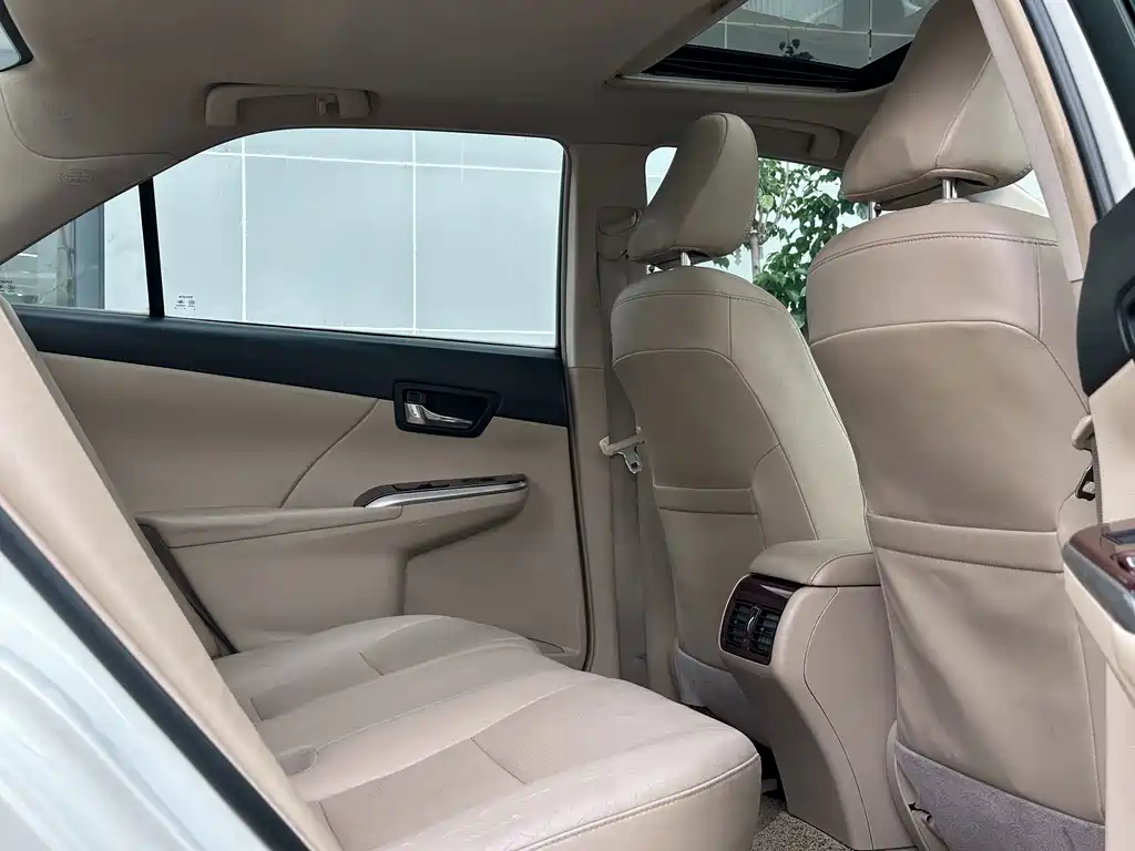 Toyota Camry — миниатюра 14