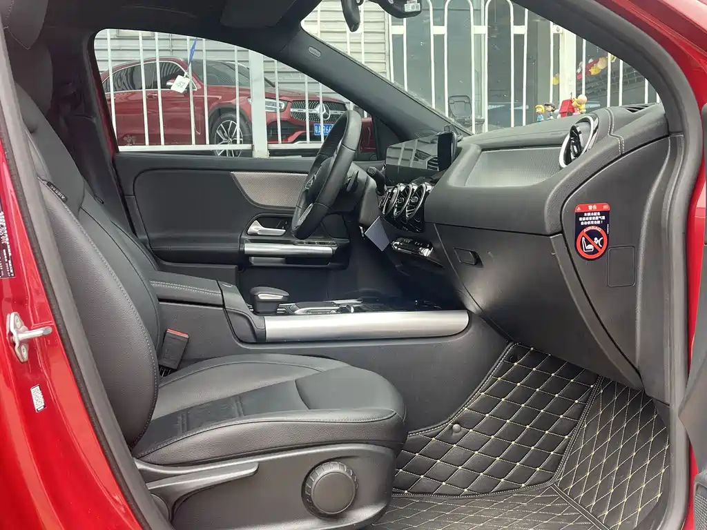Mercedes-Benz GLA — миниатюра 12