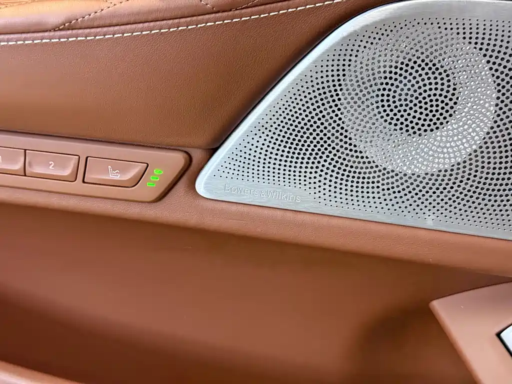 BMW 7 Series — миниатюра 13