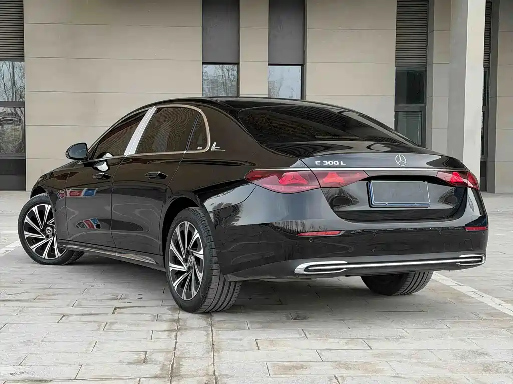 Mercedes-Benz E-Class — миниатюра 4
