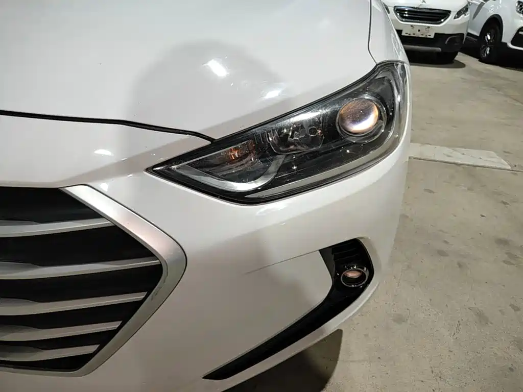 Hyundai Elantra — миниатюра 24