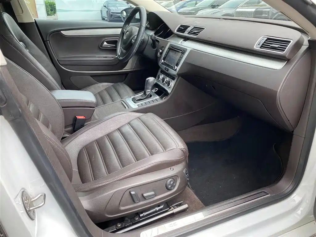 Volkswagen FAW - Passat CC CC 2016 1.8TSI Luxury