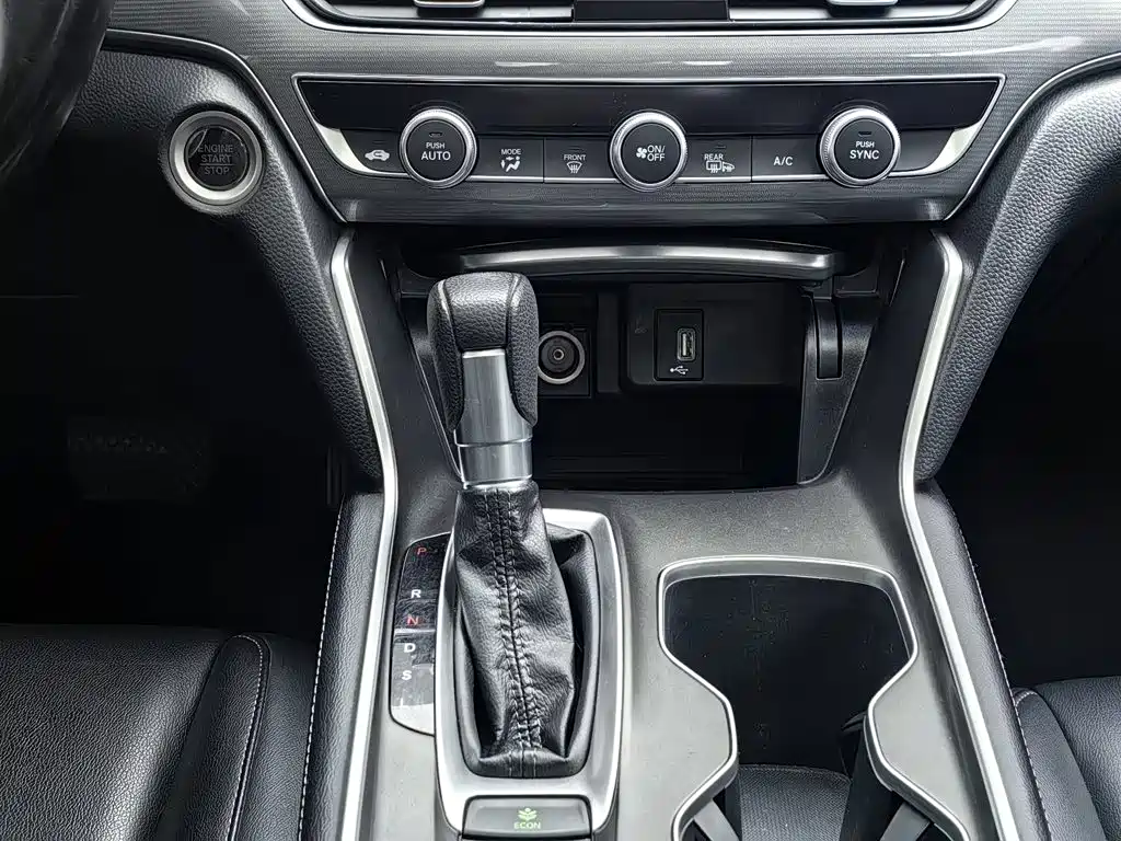 Honda Accord — миниатюра 13