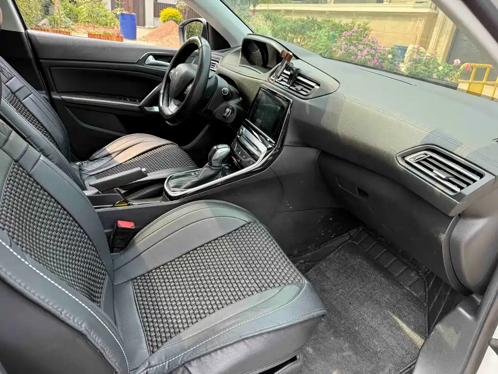 Peugeot 308 — миниатюра 4