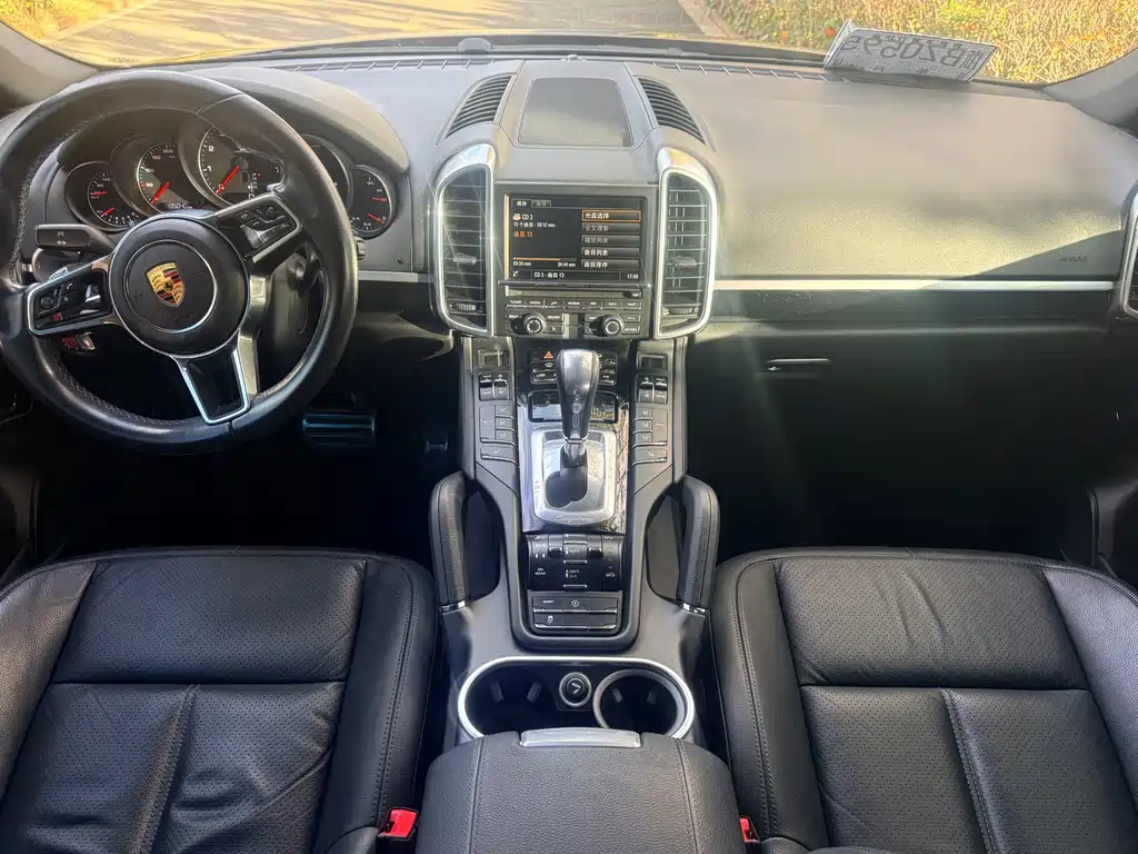 Porsche Cayenne — миниатюра 10