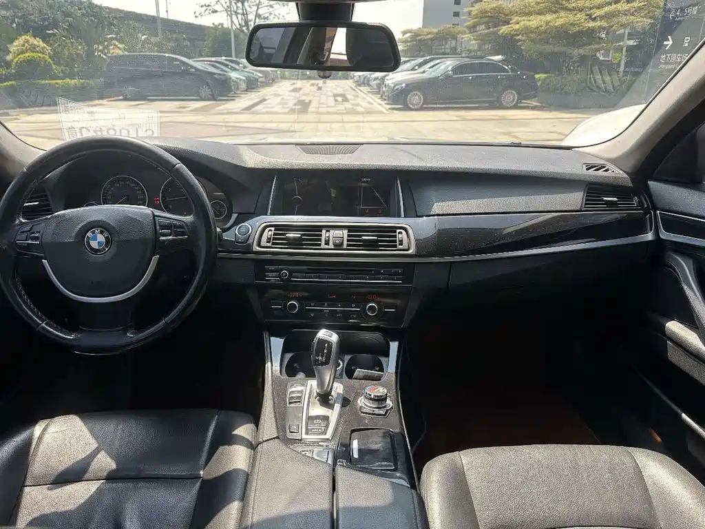 BMW 5 Series — миниатюра 8