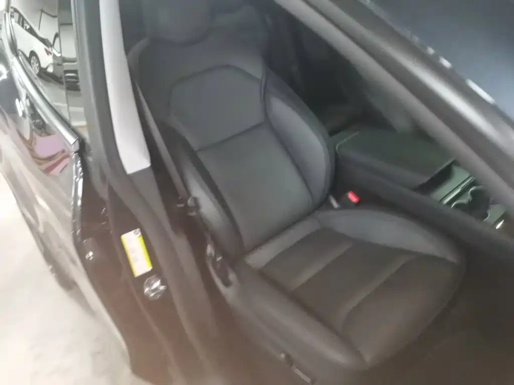 Tesla Model Y — миниатюра 25
