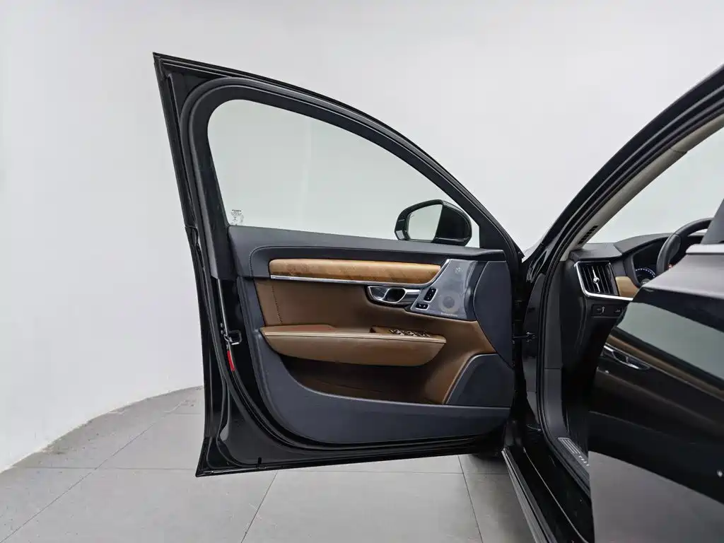 Volvo S90 — миниатюра 8