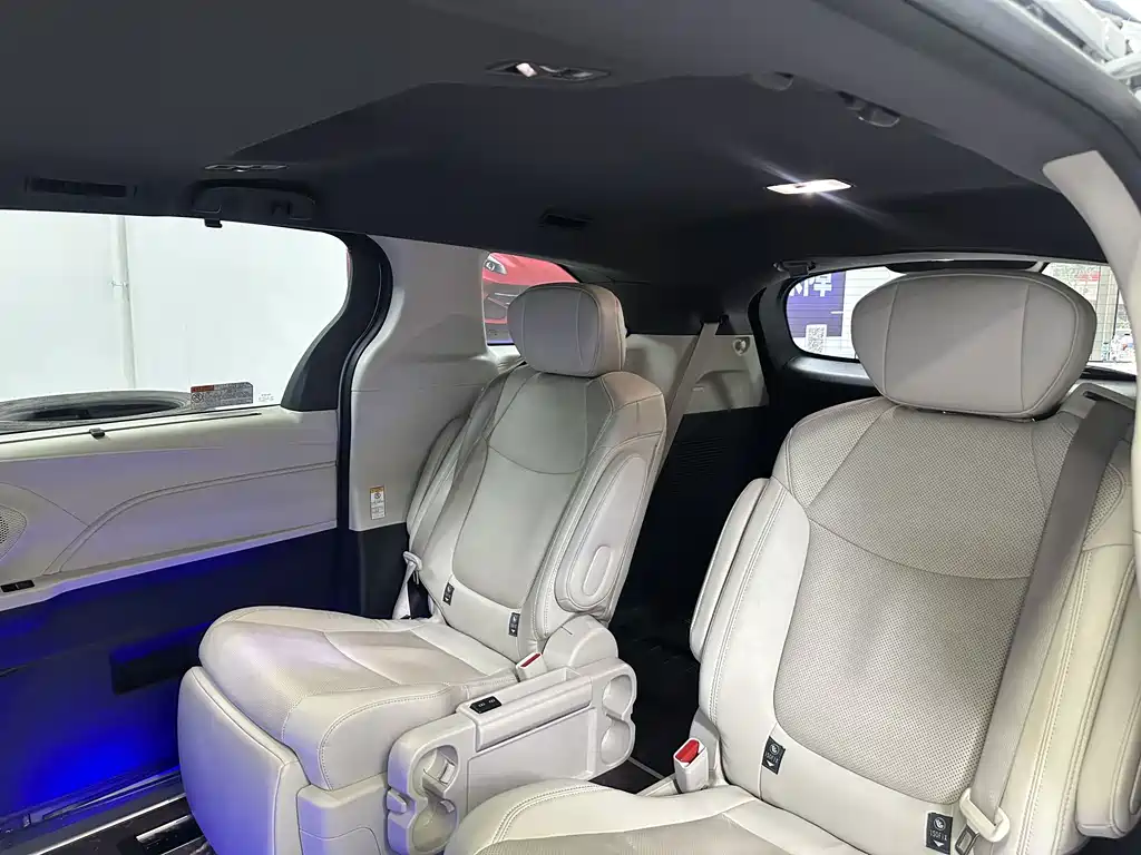 Toyota Sienna — миниатюра 15
