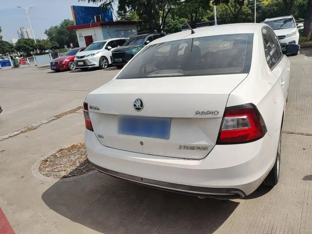 Skoda Rapid — миниатюра 6