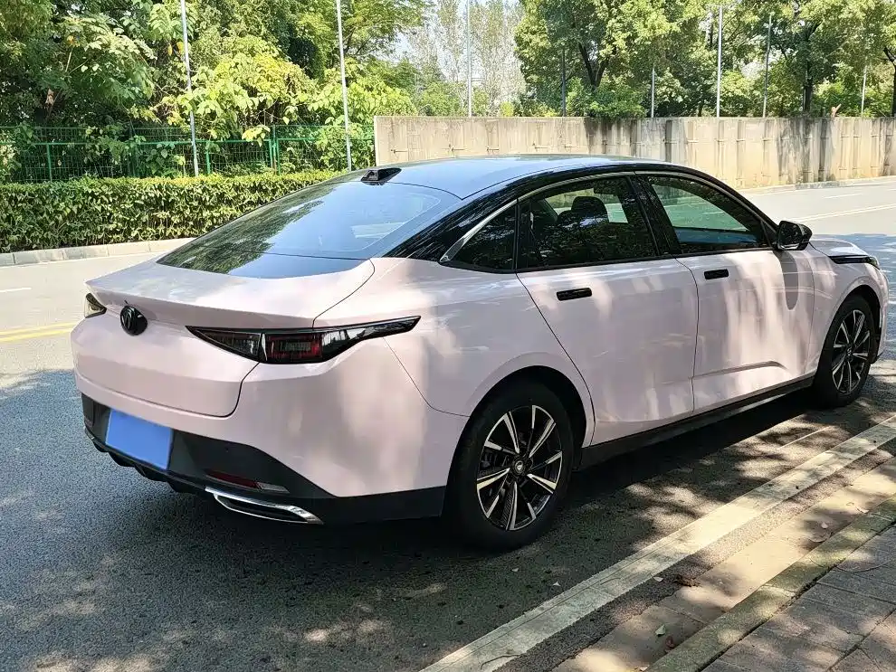 Changan Yida — миниатюра 4