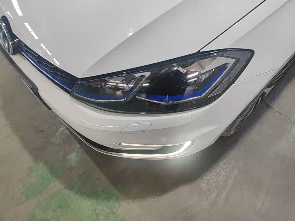 Volkswagen Golf EV — миниатюра 24