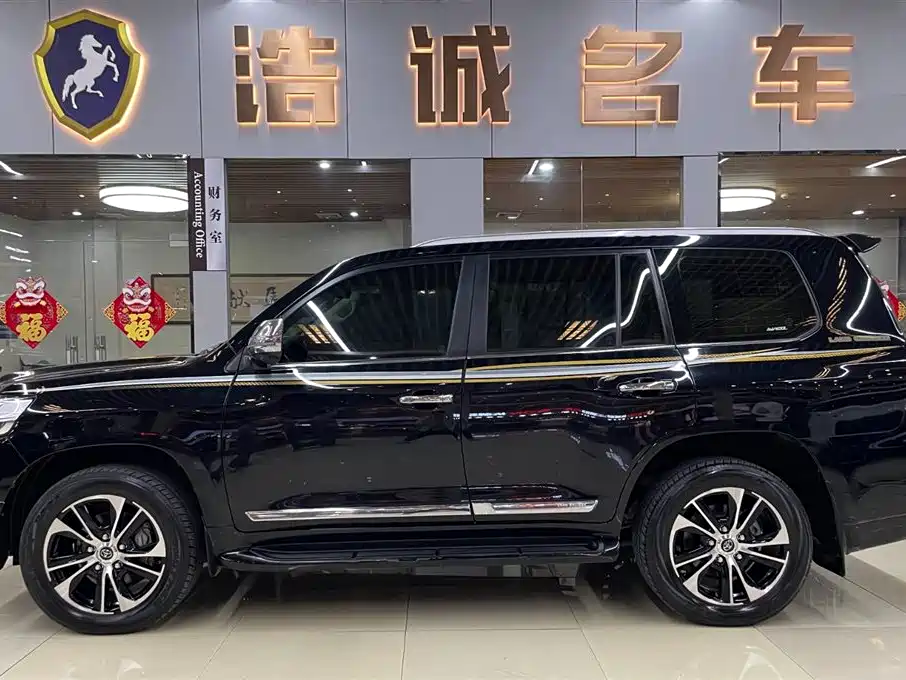 Toyota Land Cruiser 2021 5.7L