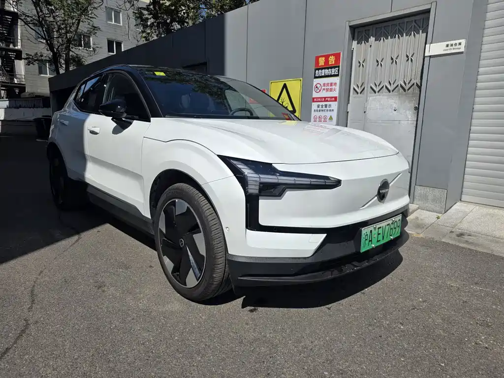 Volvo EX30 — миниатюра 2