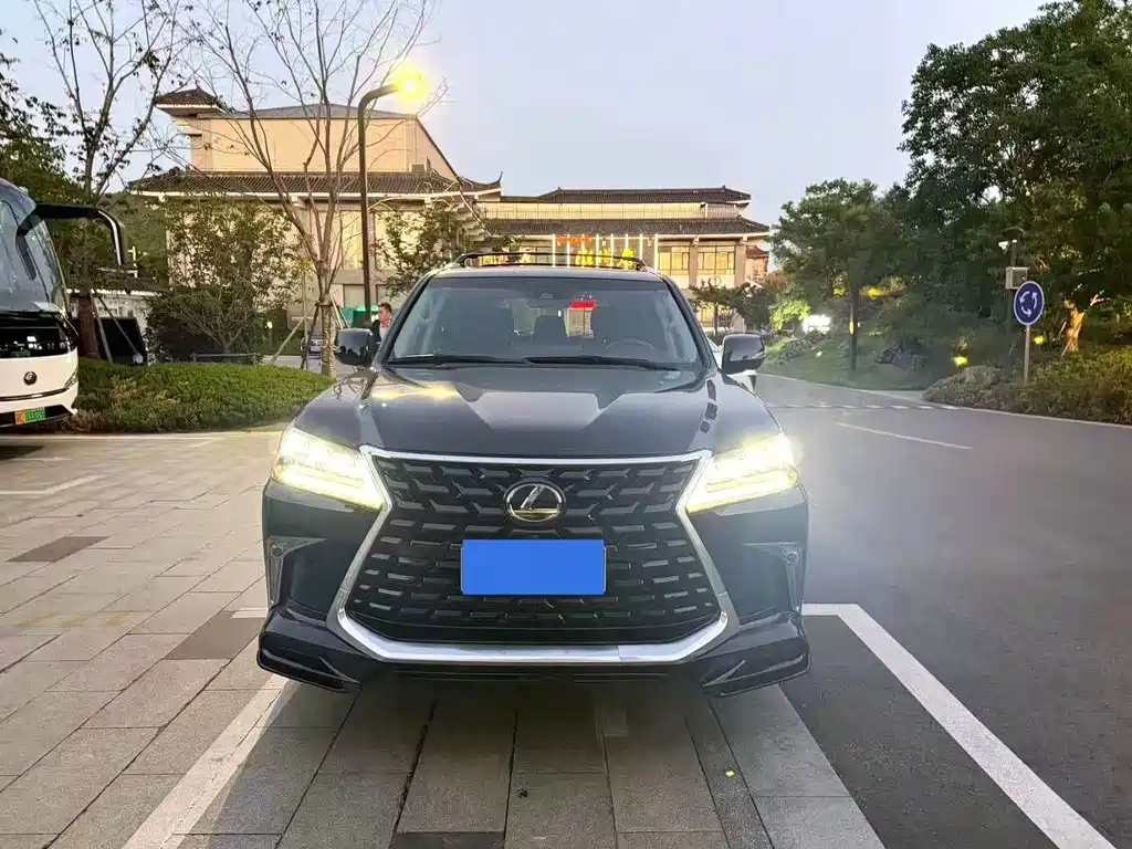 Lexus LX — миниатюра 3
