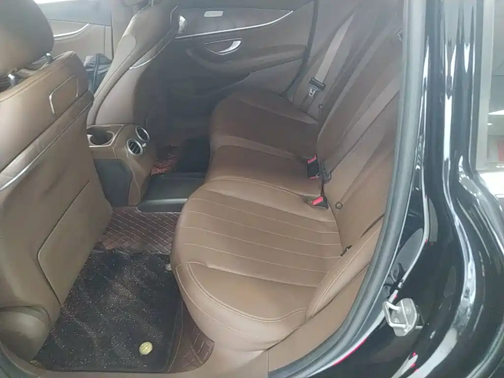 Mercedes-Benz E-Class — миниатюра 17