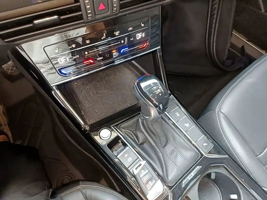 Volkswagen Passat PHEV — миниатюра 14