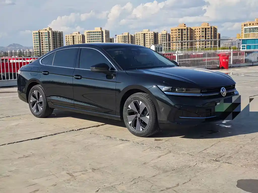 Volkswagen Magotan PHEV — миниатюра 3
