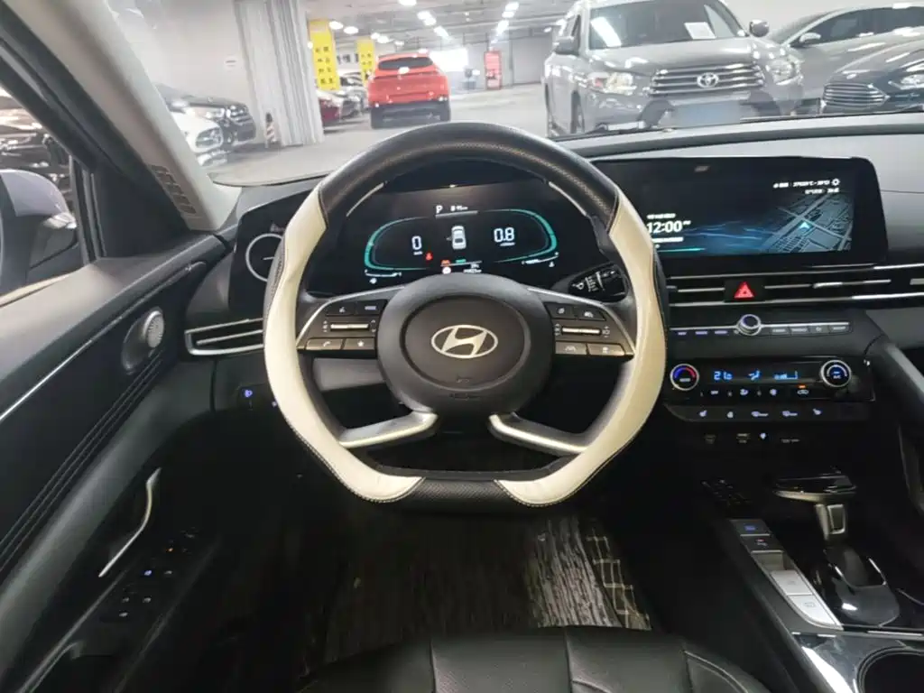 Hyundai Elantra — миниатюра 11