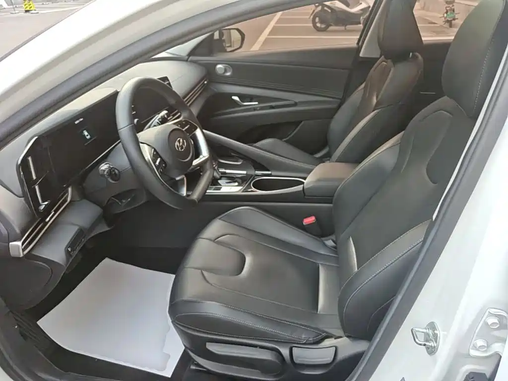 Hyundai Elantra — миниатюра 15