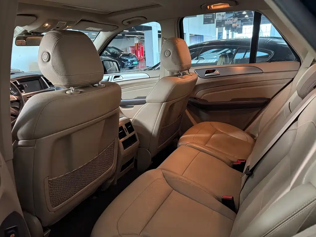Mercedes-Benz M-Class — миниатюра 8