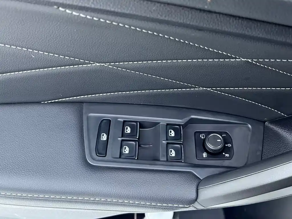 Volkswagen Tiguan L — миниатюра 4