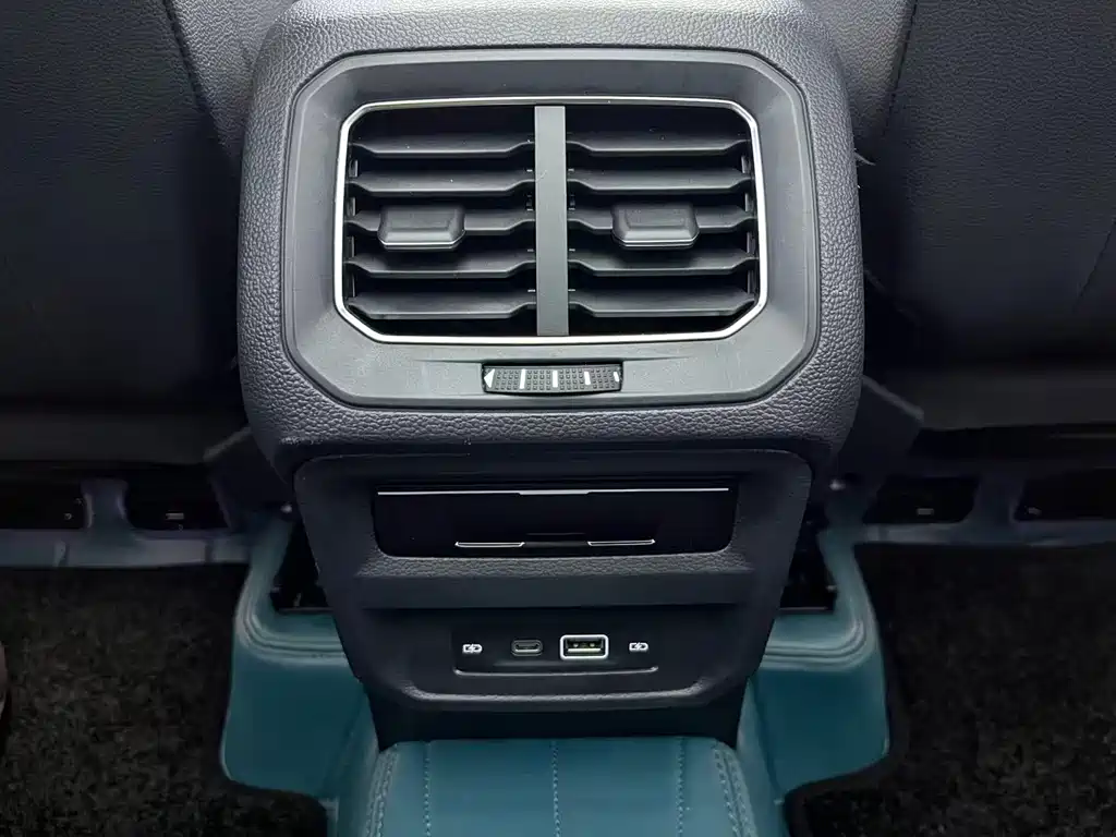 Volkswagen Tiguan L — миниатюра 19