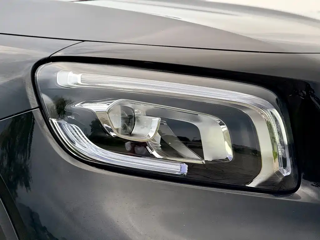 Mercedes-Benz GLB — миниатюра 10