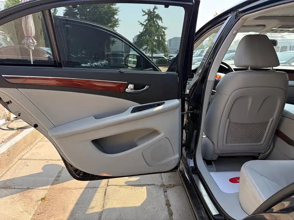 Hongqi Hongqi H7 — миниатюра 9
