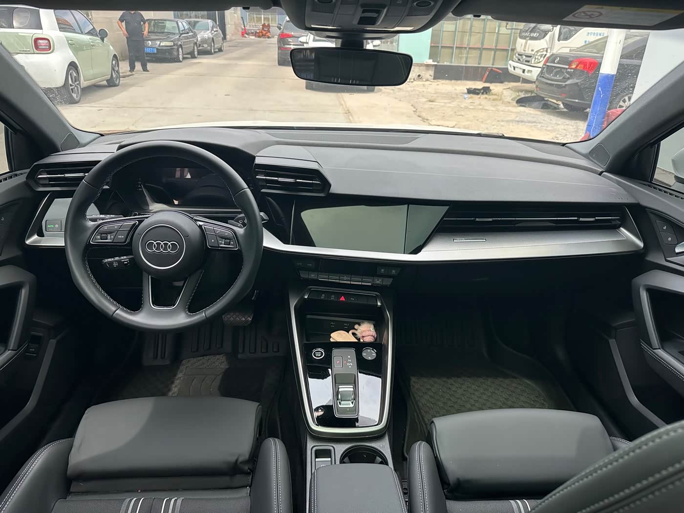 Audi A3 1.4 л 2024 г. Белый, пробег 18000 км