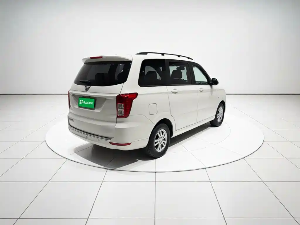 Wuling Hongguang — миниатюра 5