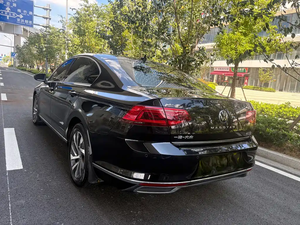 Volkswagen Magotan PHEV — миниатюра 10