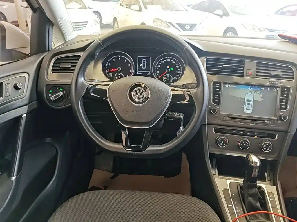 Volkswagen Golf — миниатюра 11