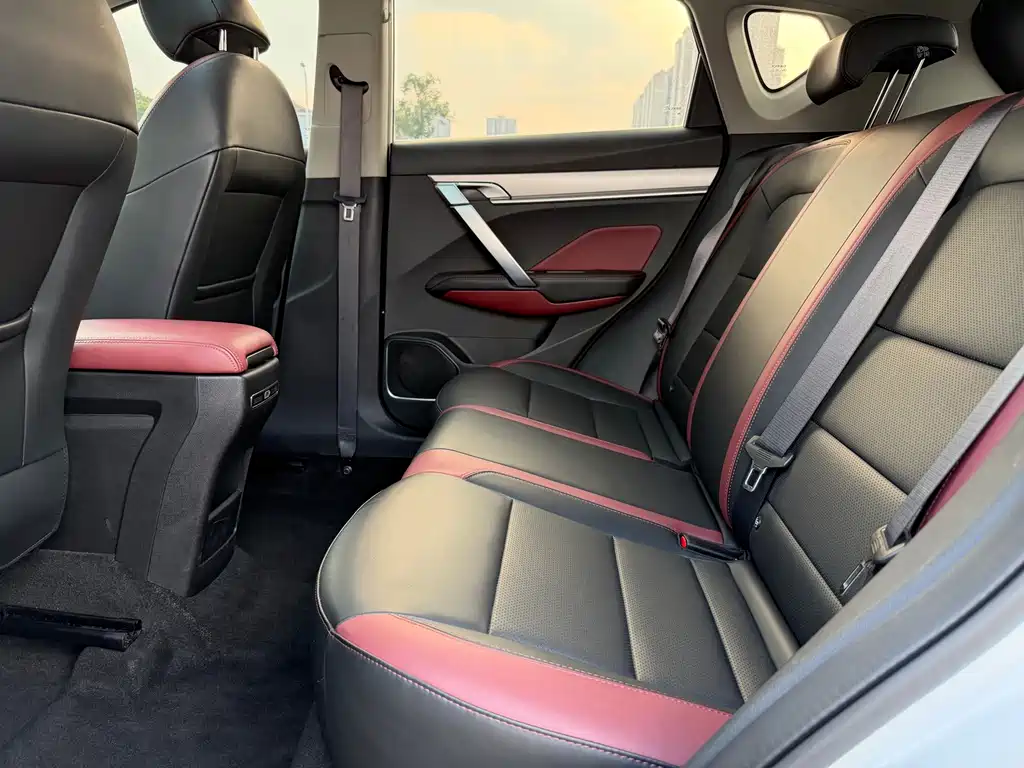 Geely Binyue — миниатюра 21
