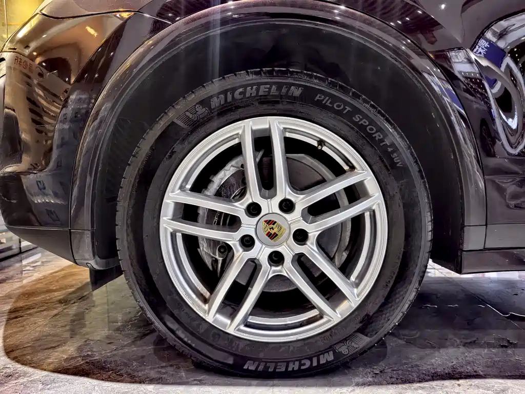 Porsche Cayenne — миниатюра 11