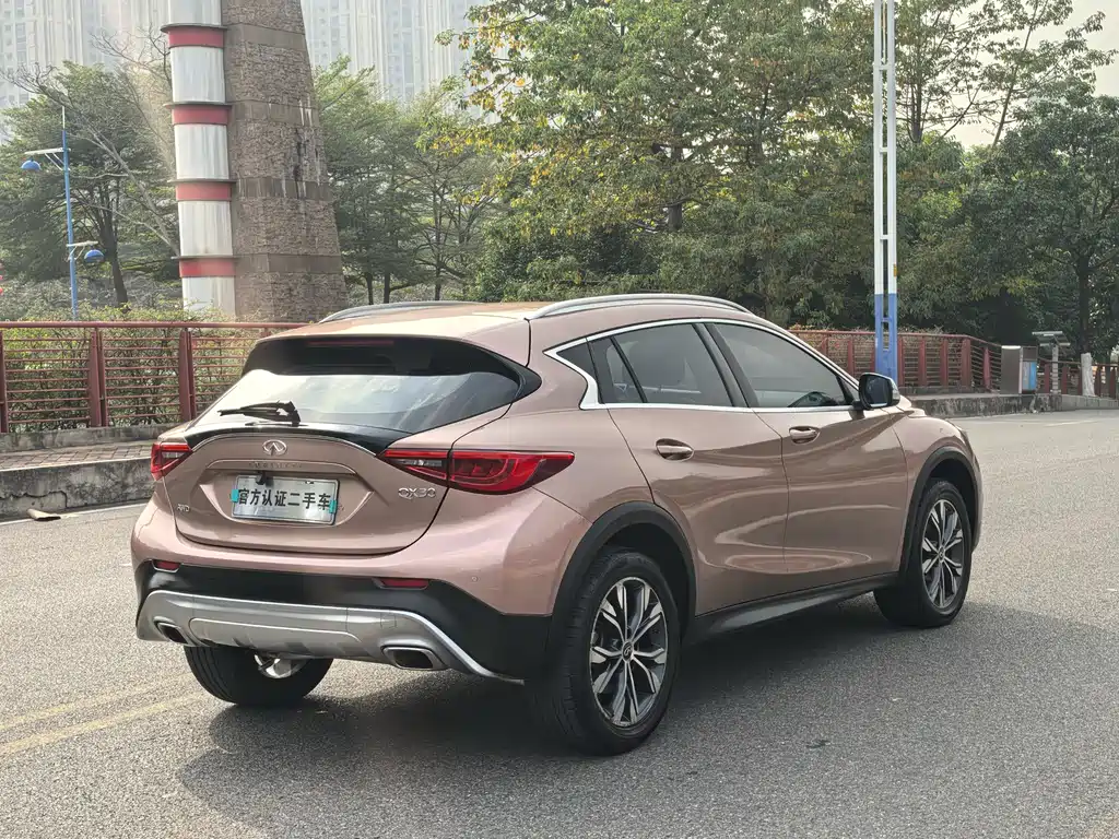 INFINITI QX30