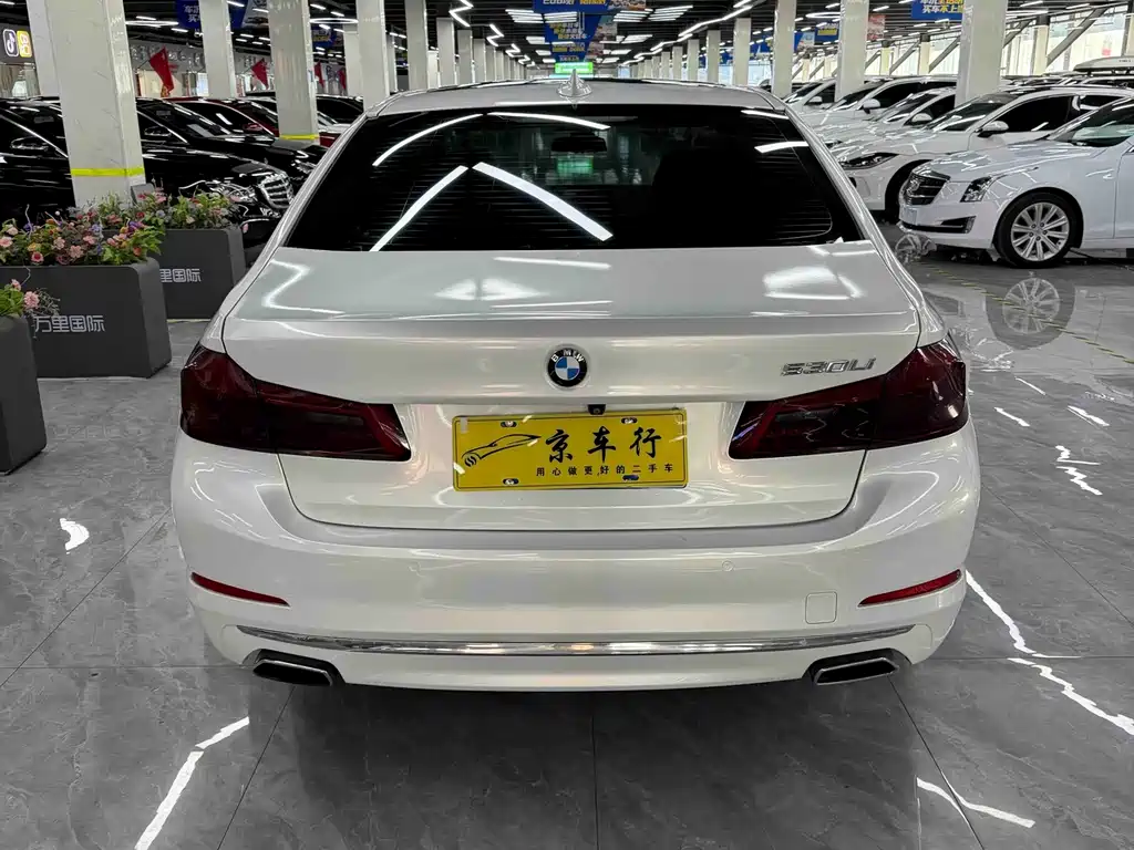 BMW 5 Series — миниатюра 7