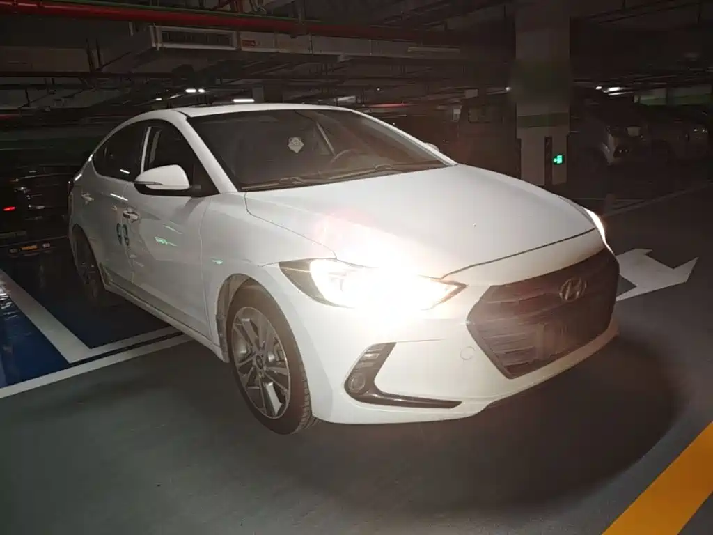 Hyundai Elantra — миниатюра 4