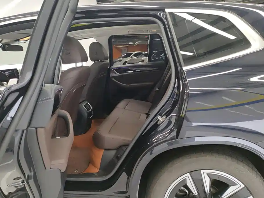 BMW iX3 — миниатюра 11