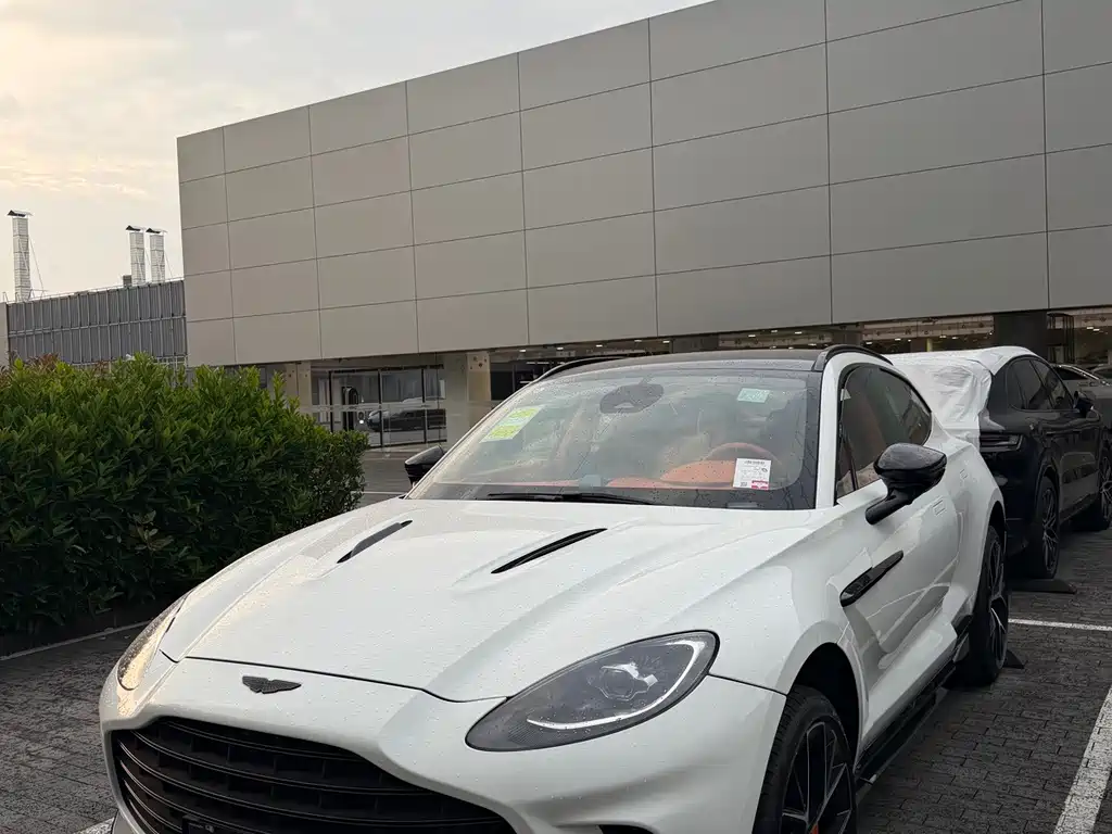 Aston Martin DBX