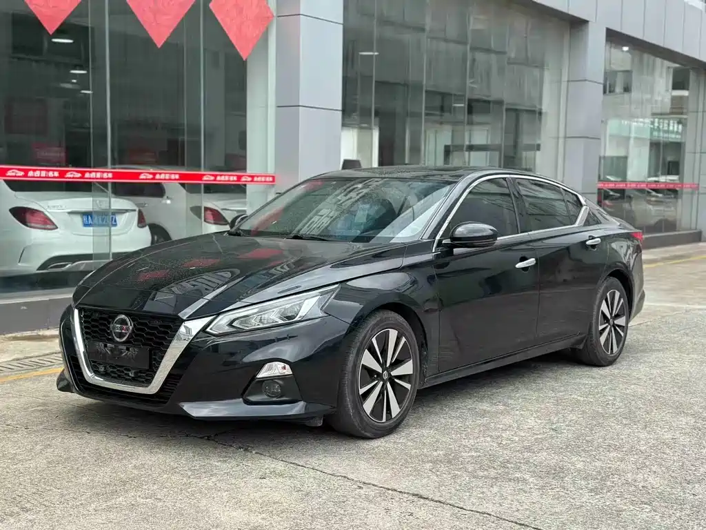 Купить Nissan Teana