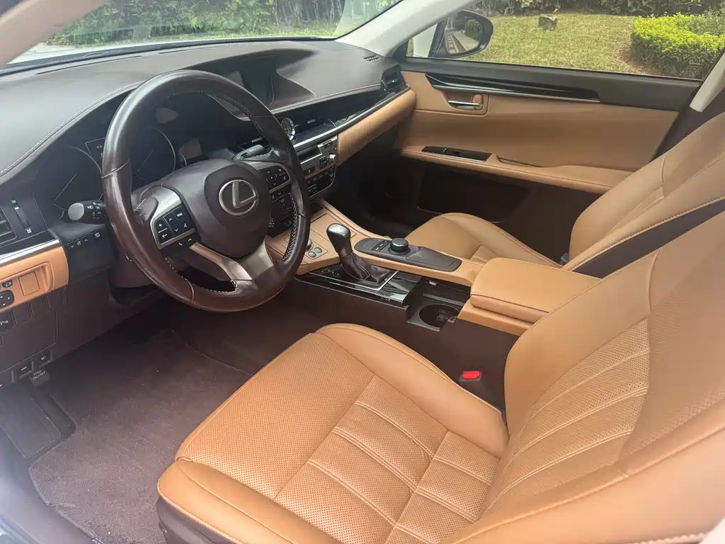 Lexus ES 2015 300h Comfort