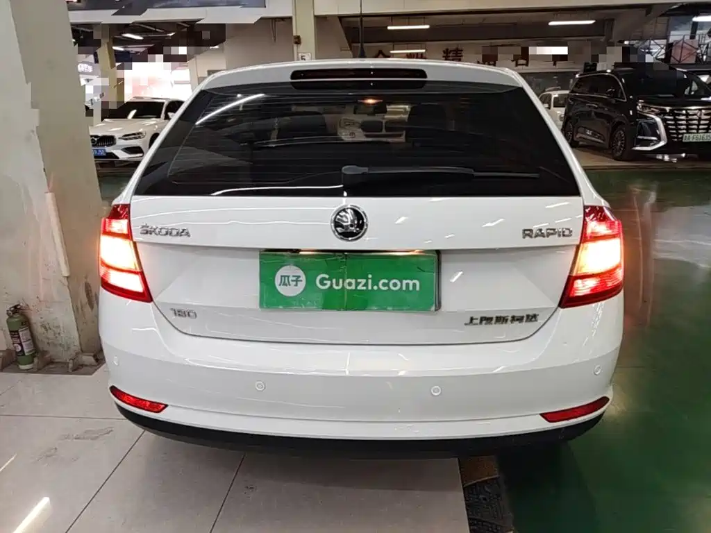 Skoda Rapid Spaceback — миниатюра 6