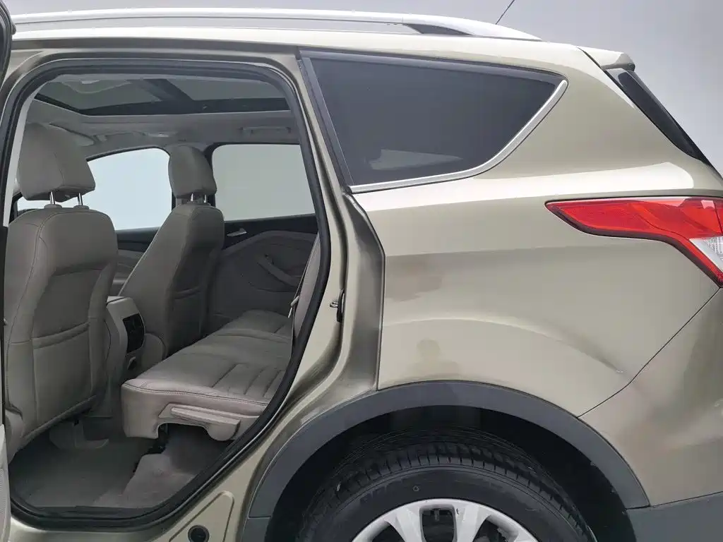 Ford Kuga — миниатюра 15