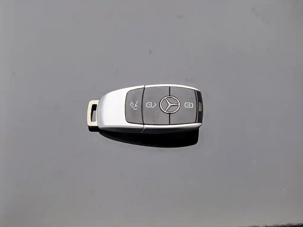 Mercedes-Benz E-Class — миниатюра 19