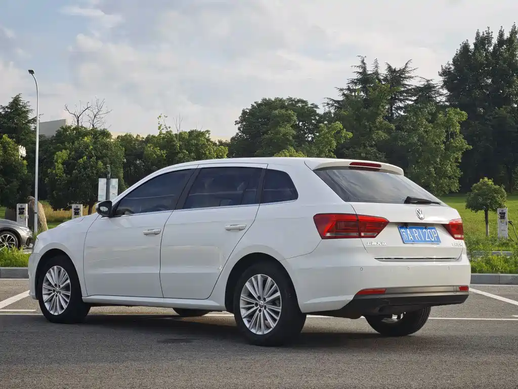 Volkswagen Gran Lavida 2013 1.6L AT Comfort